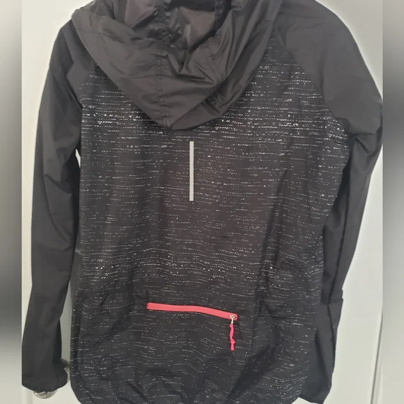 Packable thin nylon jacket - Picture 2 of 2